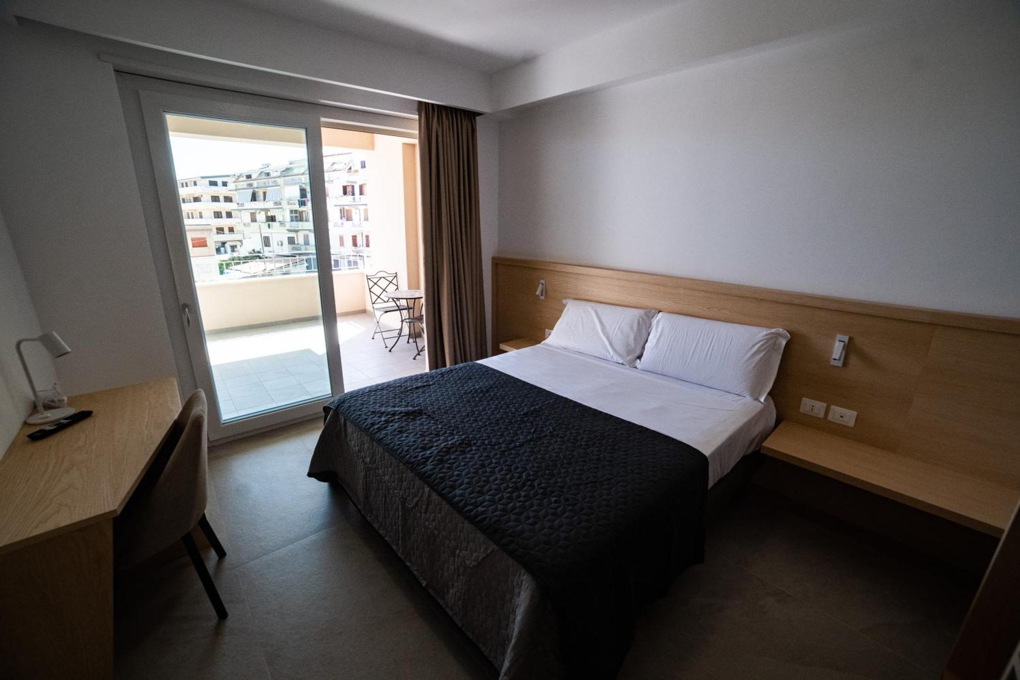 Middle Town Palace Tropea Extérieur photo