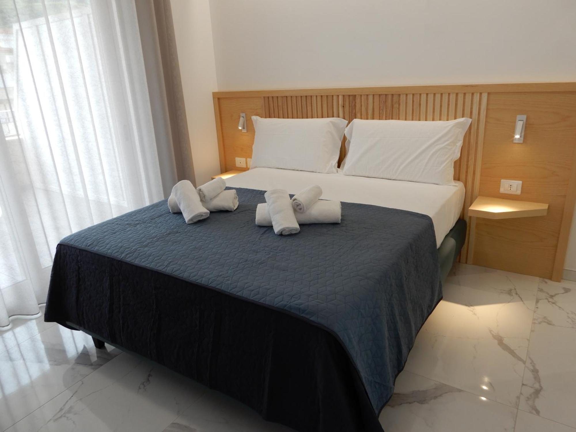 Middle Town Palace Tropea Extérieur photo